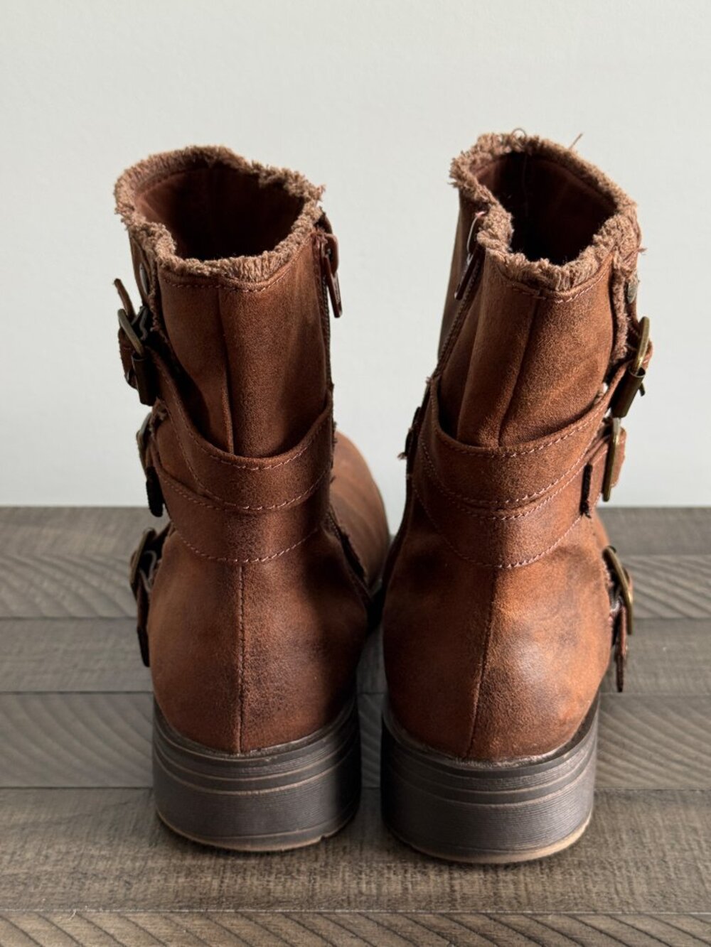 Makalu California Women’s Brown Buckle Ankle Boots Size 10 - Picture 4 of 11